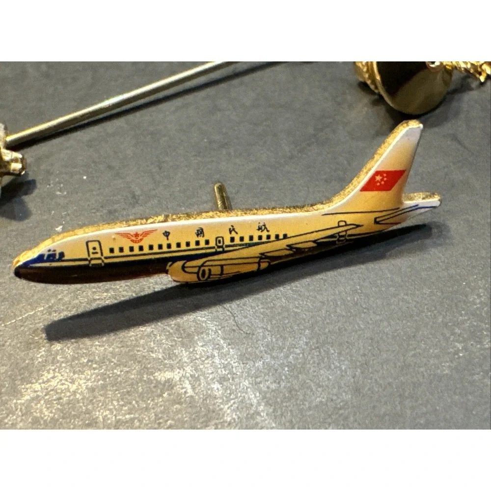 2 Vintage Gold Tone & Enamel Airplane Passenger Plane Tie  Tack Lapel Hat‎ Pin